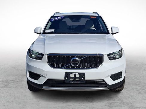 Used 2019 Volvo XC40 T5 Momentum image 2