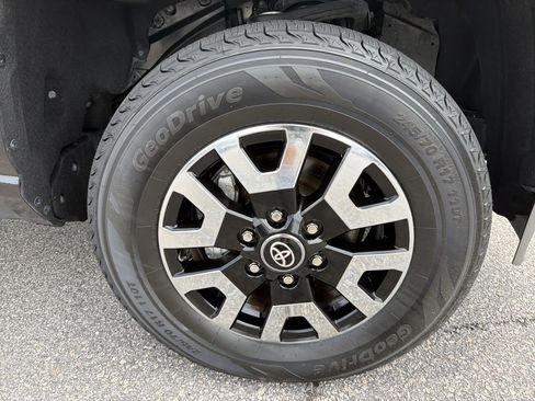 Certified 2024 Toyota Tacoma SR5 AWD/4WD image 23