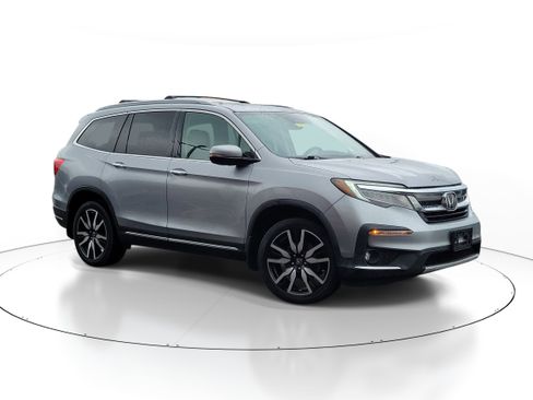 Used 2019 Honda Pilot Touring image 1