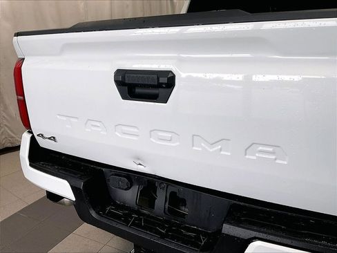 Used 2025 Toyota Tacoma SR5 AWD/4WD image 28