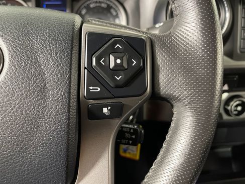 Used 2016 Toyota Tacoma SR5 image 27