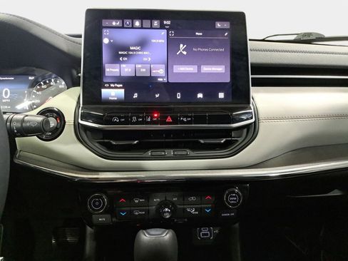 Certified 2024 Jeep Compass Limited image 19