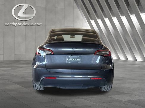 Used 2025 Tesla Model Y Long Range image 8