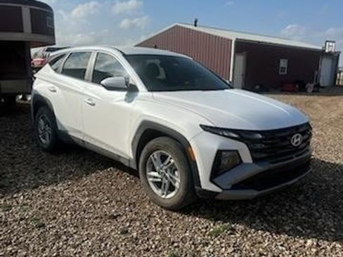 Certified 2025 Hyundai Tucson SE image 2