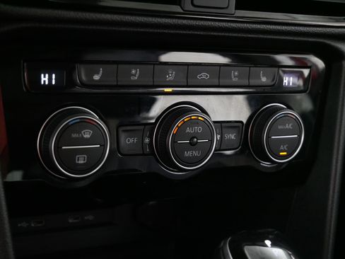 Certified 2022 Volkswagen Taos SEL w/ Panoramic Sunroof Package image 23