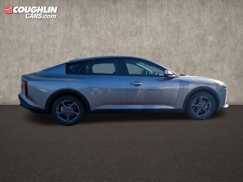 New 2025 Kia K4 LXS image 8