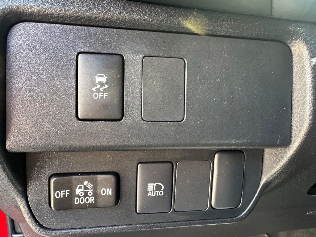 Used 2023 Toyota Tacoma SR5 AWD/4WD image 14