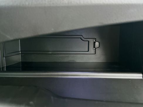 Used 2025 Toyota Camry SE w/ Convenience Package image 32