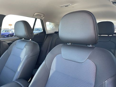 Used 2025 Chevrolet Trax LT w/ Driver Confidence Package image 23