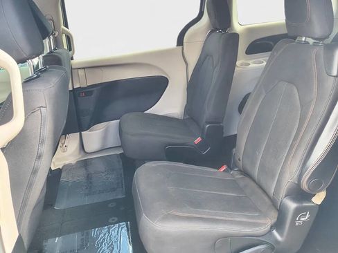 Used 2019 Chrysler Pacifica LX w/ Tire & Wheel Group image 14