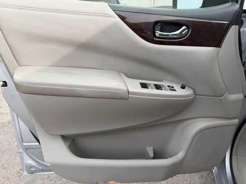 Used 2016 Nissan Quest SV image 9