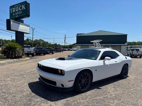 Used 2022 Dodge Challenger R/T Scat Pack w/ Shaker Package image 1
