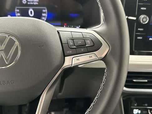 New 2026 Volkswagen Taos SE image 10