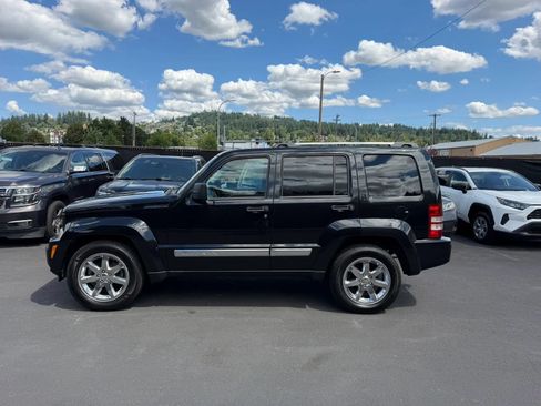 Used 2010 Jeep Liberty Limited w/ Tire & Wheel Group AWD/4WD image 7