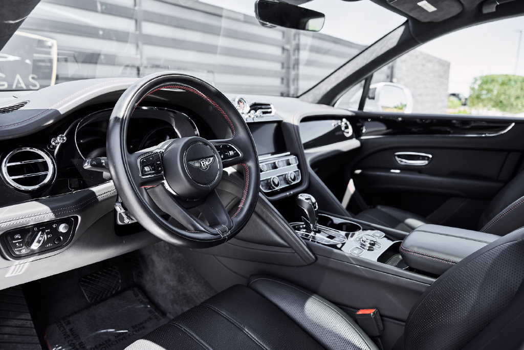 Used 2021 Bentley Bentayga AWD/4WD image 2