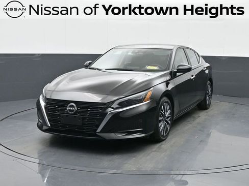 Used 2023 Nissan Altima 2.5 SV image 1