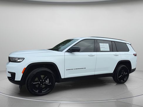 Used 2025 Jeep Grand Cherokee L Laredo image 13