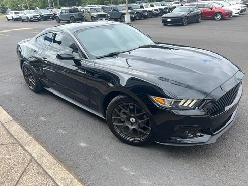 Used 2015 Ford Mustang Coupe RWD image 4