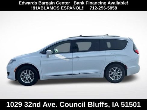 Used 2020 Chrysler Pacifica Touring-L FWD image 4