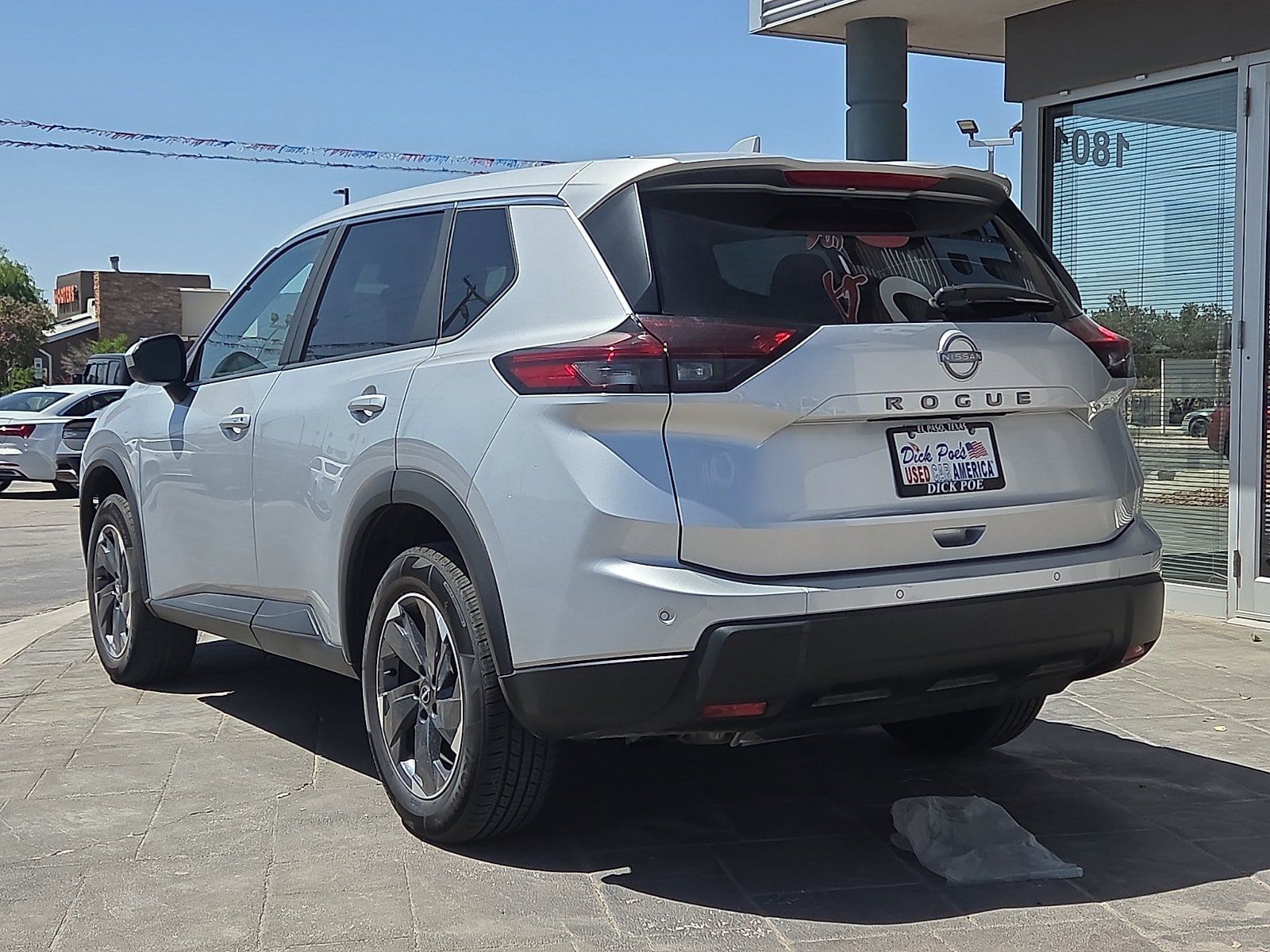 Used 2025 Nissan Rogue SV FWD image 4