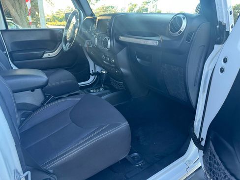 Used 2014 Jeep Wrangler Unlimited Sahara w/ Max Tow Package image 19