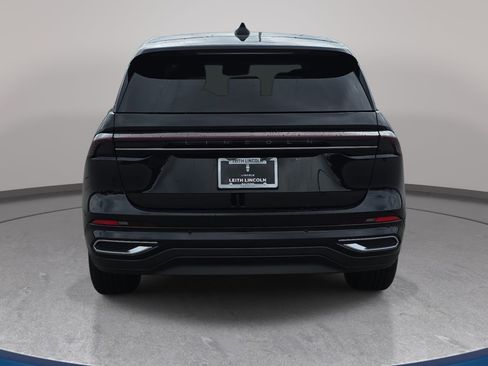 Used 2025 Lincoln Nautilus Premier w/ Equipment Group 102A image 6