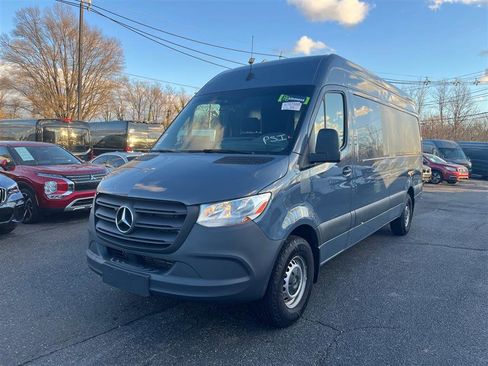 Used 2021 Mercedes-Benz Sprinter 2500 image 3