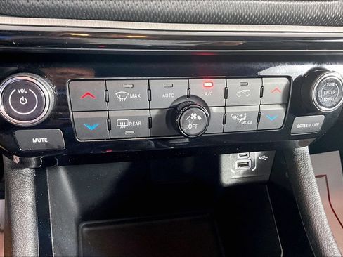 Used 2025 Jeep Compass Trailhawk AWD/4WD image 32