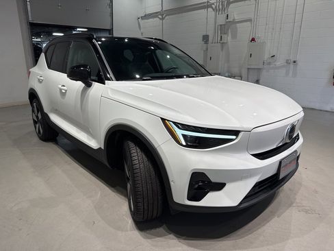 Used 2024 Volvo XC40 Recharge Plus w/ Protection Package Premier image 3