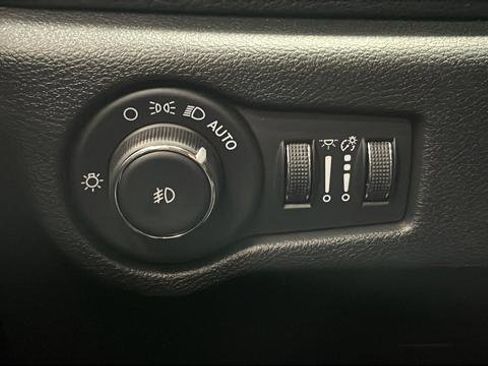 New 2026 Chrysler Pacifica Select image 18