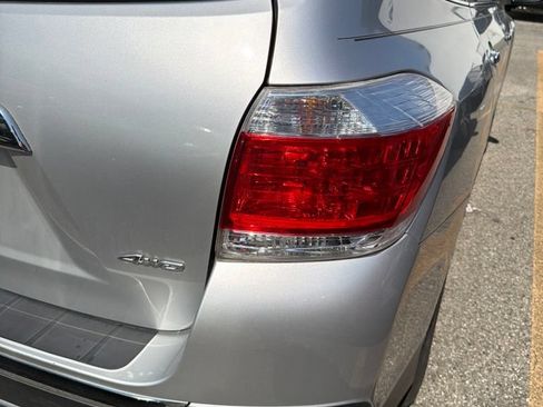 Used 2012 Toyota Highlander Limited w/ Tow Pkg AWD/4WD image 4