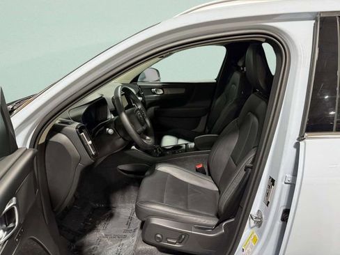 Used 2025 Volvo XC40 B5 Core AWD/4WD image 28