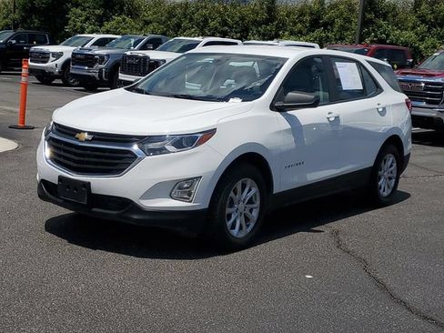 Used 2020 Chevrolet Equinox LS FWD image 2