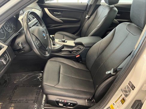 Used 2013 BMW 320i xDrive Sedan AWD/4WD image 9