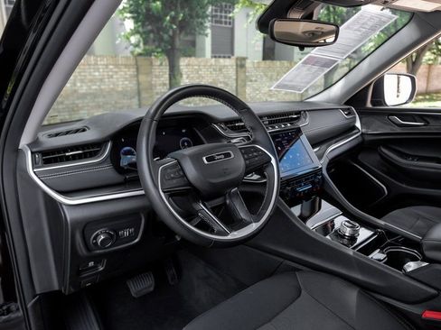 Used 2022 Jeep Grand Cherokee Laredo w/ Luxury Tech Group I image 26