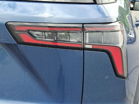 Certified 2025 Chevrolet Equinox LT w/ Convenience Package II AWD/4WD image 11