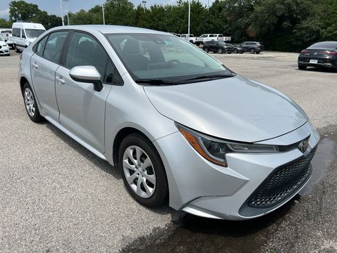 Used 2021 Toyota Corolla LE FWD image 3
