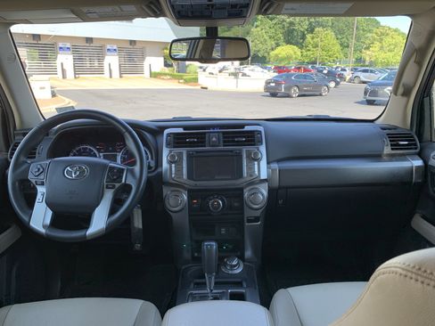 Used 2016 Toyota 4Runner SR5 AWD/4WD image 29