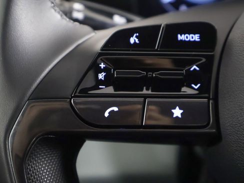 Certified 2025 Hyundai Elantra Limited image 40