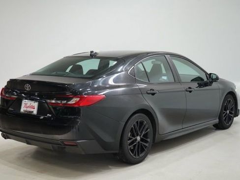 Used 2025 Toyota Camry SE image 8