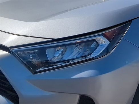 Used 2021 Toyota RAV4 XLE image 7