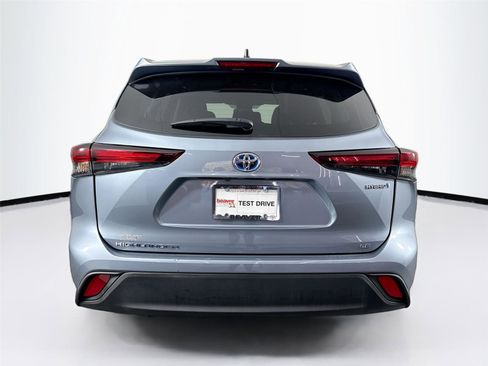 Used 2024 Toyota Highlander LE image 12