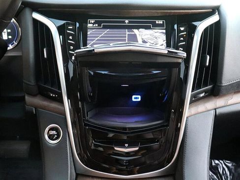 Used 2020 Cadillac Escalade ESV Premium Luxury image 20