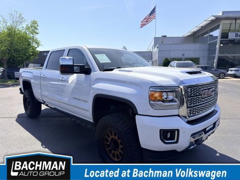 Used 2019 GMC Sierra 2500 Denali w/ Duramax Plus Package AWD/4WD image 1