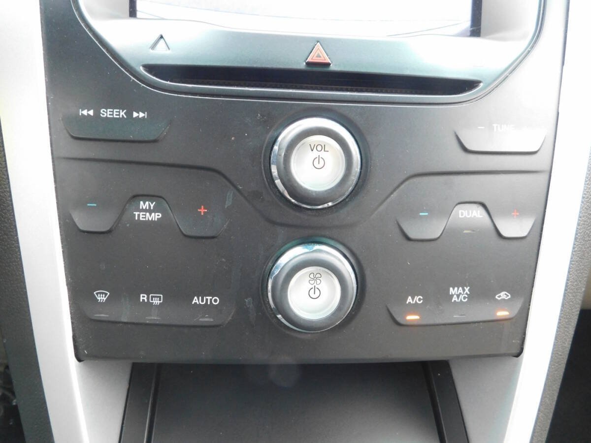 Used 2014 Ford Explorer XLT w/ Equipment Group 202A AWD/4WD image 16