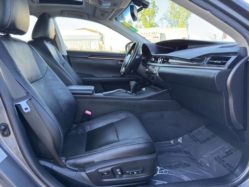 Used 2013 Lexus ES 350 Base 4dr Sedan w/ Luxury Pkg image 13