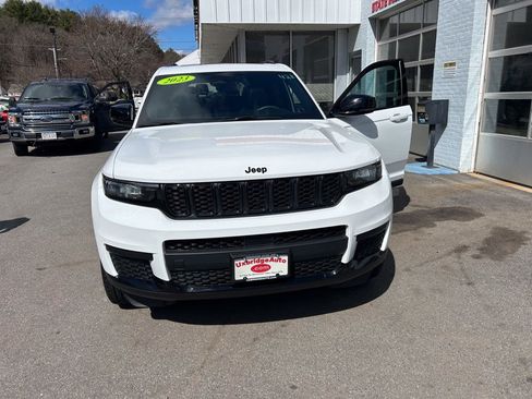 Used 2023 Jeep Grand Cherokee L Laredo AWD/4WD image 3