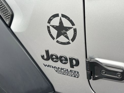 Used 2018 Jeep Wrangler Unlimited Sport image 15