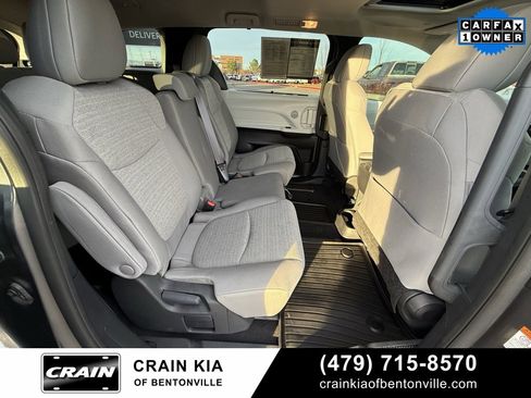 Used 2025 Toyota Sienna LE image 32