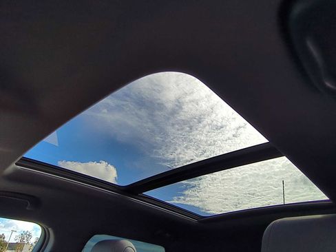 Used 2023 Chevrolet TrailBlazer RS w/ Sun and Liftgate Package image 22